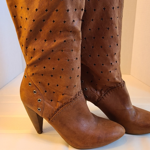 Guess Woman's High Heel Suede Boots, Size: 8.5 - Picture 6 of 16